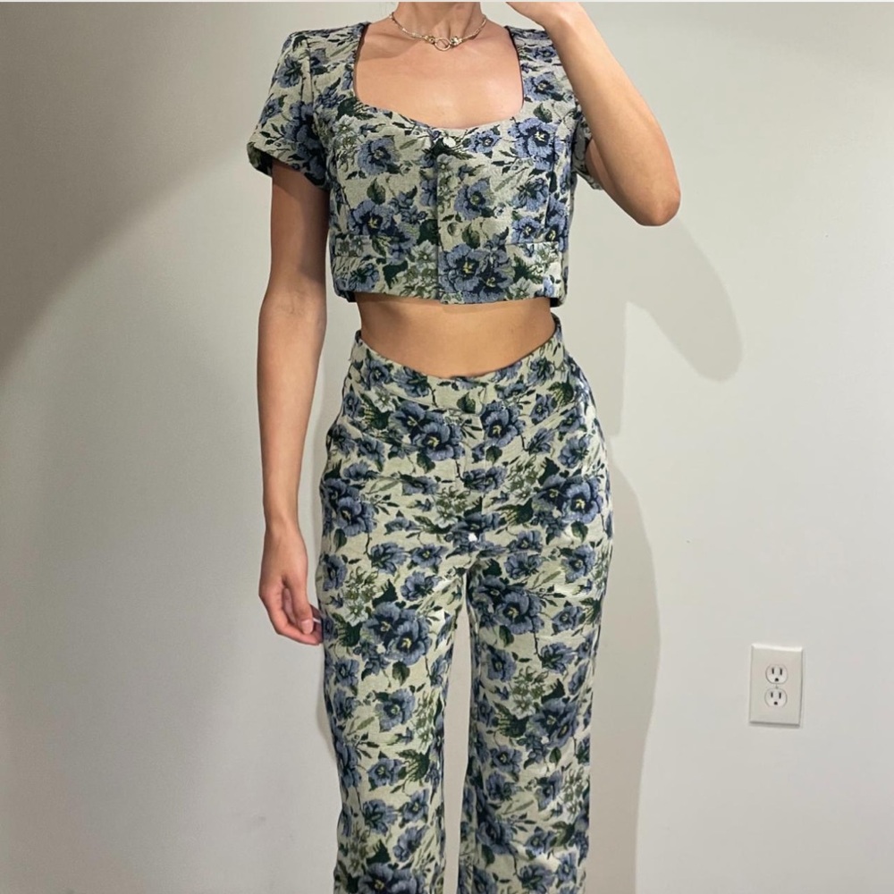 Floral Jacquard Set!